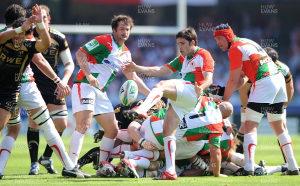 10.04.10 - Biarritz v Ospreys - Heineken Cup Quarter Final - Dimitri Yachvili of Biarritz. 