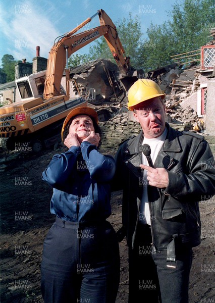 160893 -  Keith Chegwin with Phylis Hoare as a bulldozer brings down houses in Newbridge for the Big Breakfast