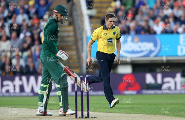 020917 - Birmingham Bears v Notts Outlaws - NatWest T20 Blast Final - Chris Woakes of Birmingham celebrates after taking the wicket of Alex Hales of Notts