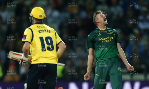 020917 - Birmingham Bears v Notts Outlaws - NatWest T20 Blast Final - Jake Ball of Notts celebrates winning the title