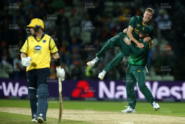 020917 - Birmingham Bears v Notts Outlaws - NatWest T20 Blast Final - Jake Ball and Daniel Christian of Notts celebrates winning the title