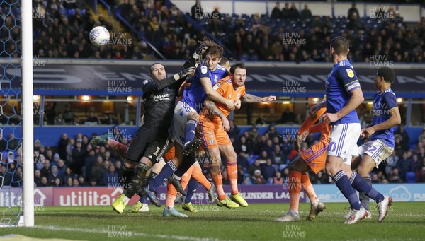 180120 - Birmingham City v Cardiff City - Sky Bet Championship - Lee Tomlin of Cardiff heads past Goalkeeper Lee Camp of Birmingham City to equal the score 1-1