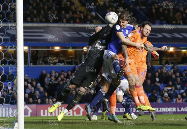 180120 - Birmingham City v Cardiff City - Sky Bet Championship - Lee Tomlin of Cardiff heads past Goalkeeper Lee Camp of Birmingham City to equal the score 1-1