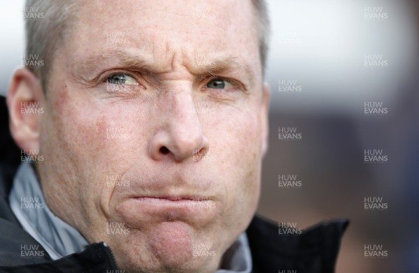 180120 - Birmingham City v Cardiff City - Sky Bet Championship - Manager Neil Harris of Cardiff at the start of the match