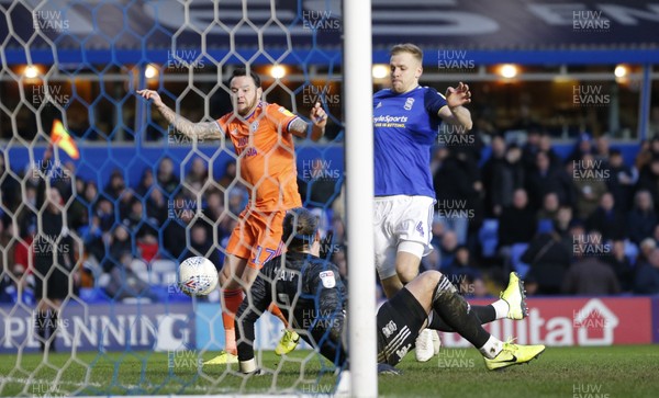 180120 - Birmingham City v Cardiff City - Sky Bet Championship - Lee Tomlin of Cardiff puts the ball in the net but the goal is disallowed