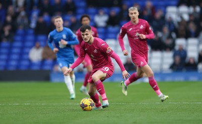 130124 - Birmingham City v Swansea City, EFL Sky Bet Championship - Liam Cullen of Swansea City breaks away