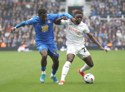 200925 - Birmingham City v Swansea City - Sky Bet Championship - Zeidane Inoussa of Swansea and Bright Osayi-Samuel of Birmingham