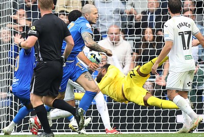 200925 - Birmingham City v Swansea City - Sky Bet Championship - Lyndon Dykes of Birmingham puts the ball past Goalkeeper Lawrence Vigouroux of Swansea for the only goal of the match in added time