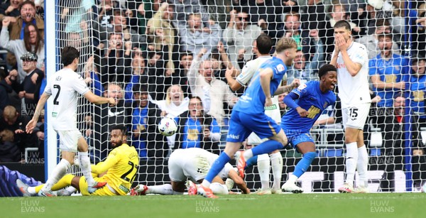 200925 - Birmingham City v Swansea City - Sky Bet Championship - Swansea players dejected in reaction to goal