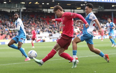 101026 - Blackburn Rovers v Cardiff City - Sky Bet Championship - Cian Ashford of Cardiff races Ryoya Morishita of Blackburn and has a shot on goal