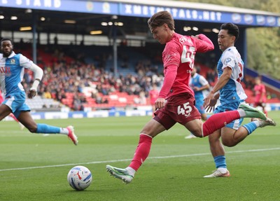 101026 - Blackburn Rovers v Cardiff City - Sky Bet Championship - Cian Ashford of Cardiff races Ryoya Morishita of Blackburn