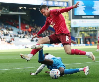 101026 - Blackburn Rovers v Cardiff City - Sky Bet Championship - Jack Moylan of Cardiff and Ryan Alebiosu of Blackburn try to get to the ball