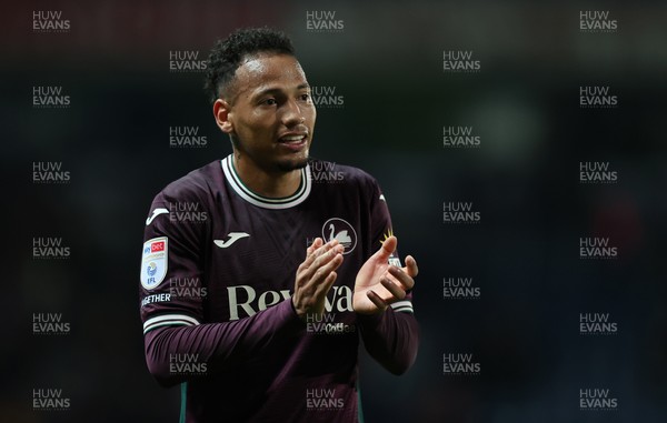 300925 - Blackburn Rovers v Swansea City - Sky Bet Championship - Adam Idah of Swansea applauds the fans at the end of the match