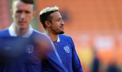 081125 - Blackpool v Cardiff City - Sky Bet League 1 - Callum Robinson of Cardiff warm up