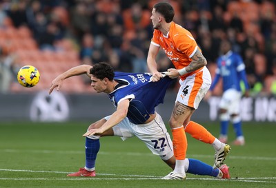 081125 - Blackpool v Cardiff City - Sky Bet League 1 - Yousef Saleh of Cardiff held back by Oliver Casey of Blackpool