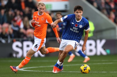081125 - Blackpool v Cardiff City - Sky Bet League 1 - Rubin Colwill of Cardiff and Jordan Brown of Blackpool