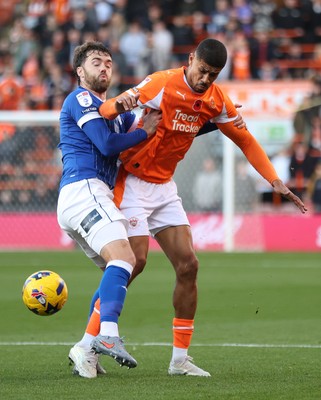 081125 - Blackpool v Cardiff City - Sky Bet League 1 - Calum Chambers of Cardiff and Ashley Fletcher of Blackpool