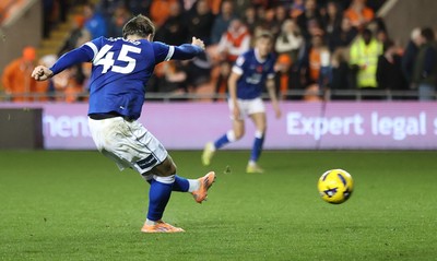 081125 - Blackpool v Cardiff City - Sky Bet League 1 - Cian Ashford of Cardiff scores the only goal from Cardiff