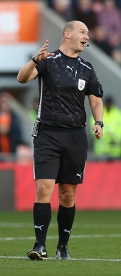 081125 - Blackpool v Cardiff City - Sky Bet League 1 - Referee Robert Madley
