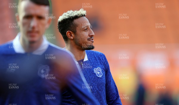 081125 - Blackpool v Cardiff City - Sky Bet League 1 - Callum Robinson of Cardiff warm up