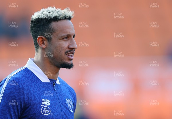 081125 - Blackpool v Cardiff City - Sky Bet League 1 - Callum Robinson of Cardiff warm up
