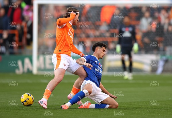081125 - Blackpool v Cardiff City - Sky Bet League 1 - Alex Robertson of Cardiff and Josh Bowler of Blackpool