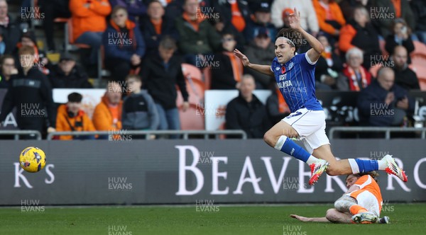 081125 - Blackpool v Cardiff City - Sky Bet League 1 - Joel Colwill of Cardiff and Hayden Coulson of Blackpool