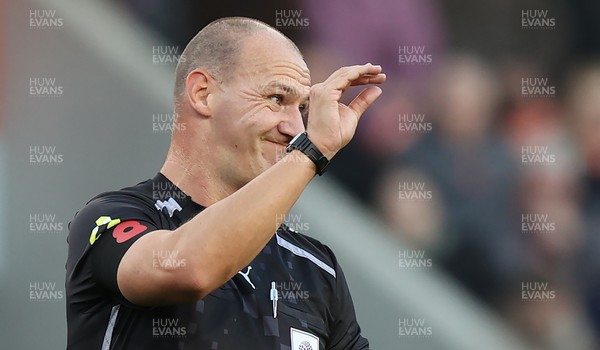081125 - Blackpool v Cardiff City - Sky Bet League 1 - Referee Robert Madley