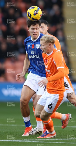 081125 - Blackpool v Cardiff City - Sky Bet League 1 - Rubin Colwill of Cardiff and Jordan Brown of Blackpool