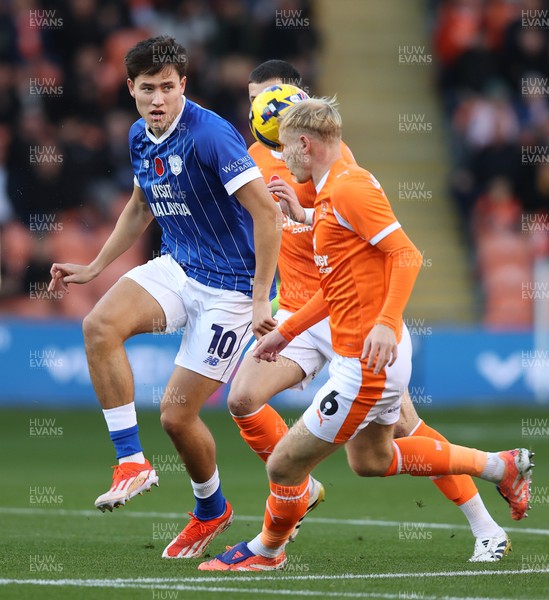 081125 - Blackpool v Cardiff City - Sky Bet League 1 - Rubin Colwill of Cardiff and Jordan Brown of Blackpool