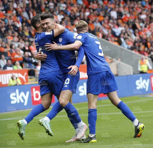 140821 - Blackpool v Cardiff City - Sky Bet Championship Kieffer Moore of Cardiff celebrates scoring the 2nd goal with Ryan Giles and Joel Bagan