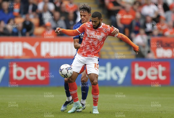 140821 - Blackpool v Cardiff City - Sky Bet Championship - Perry Ng of Cardiff and Keshi Anderson of Blackpool