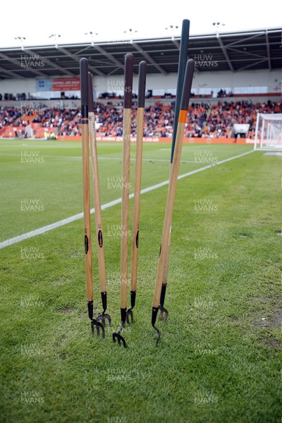 140821 - Blackpool v Cardiff City - Sky Bet Championship - Groundsmen's tools