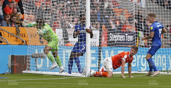 140821 - Blackpool v Cardiff City - Sky Bet Championship - Leandra Bacuna of Cardiff puts the ball past Goalkeeper Chris Maxwell of Blackpool to score the first goal of the match