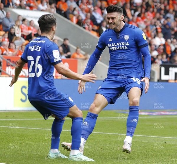 140821 - Blackpool v Cardiff City - Sky Bet Championship - Kieffer Moore of Cardiff celebrates scoring the 2nd goal with Ryan Giles