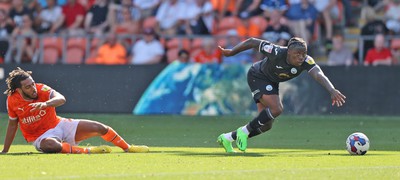 130822 - Blackpool v Swansea City - Sky Bet Championship - Michael Obafemi of Swansea runs with the ball away from Dominic Thompson of Blackpool