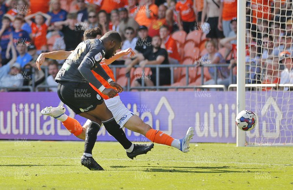 130822 - Blackpool v Swansea City - Sky Bet Championship - Olivier Ntcham of Swansea leaves Goalkeeper Daniel Grimshaw of Blackpool and Rhys Williams of Blackpool behind as he scores 1st goal of the match
