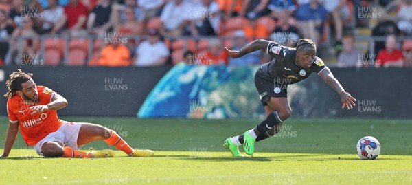 130822 - Blackpool v Swansea City - Sky Bet Championship - Michael Obafemi of Swansea runs with the ball away from Dominic Thompson of Blackpool