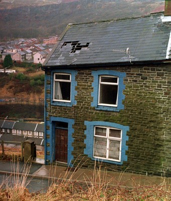 220294 - The house at Blaenllechau, Rhondda to be auctioned tonight 