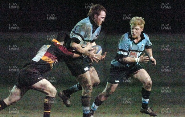 140206 - Amateur Blues v Dragons Amateur - Beddau RFC Blues' Geraint Turner offloads to Rob Saunders 