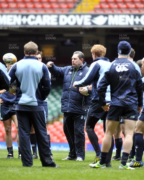 290313 - Blues Training - Captains Run -Phil Davies chats with the squad at the Blues captains run