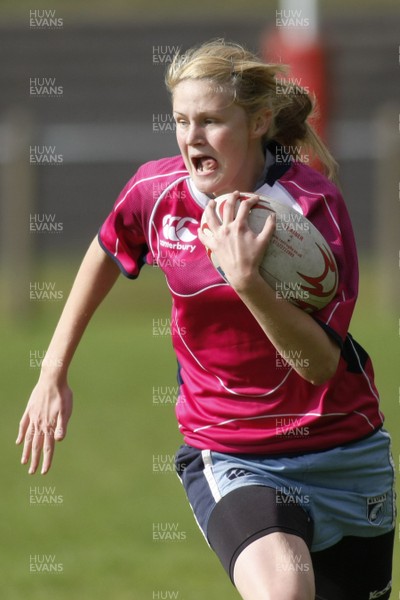 11.10.09 Cardiff Blues Girls U15's v Ospreys Girls U15's - Regional championships - Blues' winger Faith Jones shows determination. 