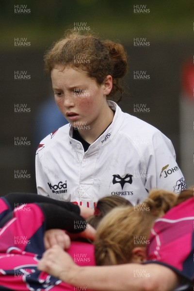 11.10.09 Cardiff Blues Girls U15's v Ospreys Girls U15's - Regional championships - Ospreys' scrum half Georgina Stevens in action. 