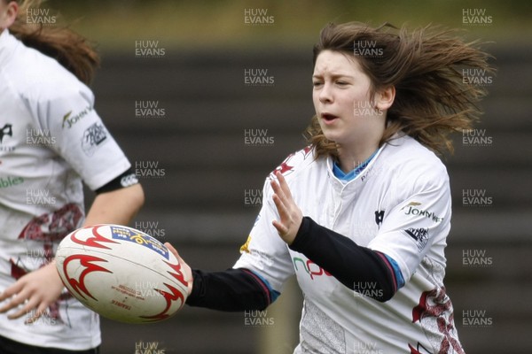 11.10.09 Cardiff Blues Girls U15's v Ospreys Girls U15's - Regional championships - Osprey's no. 8 Elin Hopkins in action. 