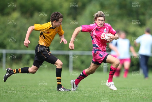 15.08.10 .. Blues North u16s v Gogledd Cymru u16s, Regional Age Grade Championship -  Blues Garyn Smith races away 