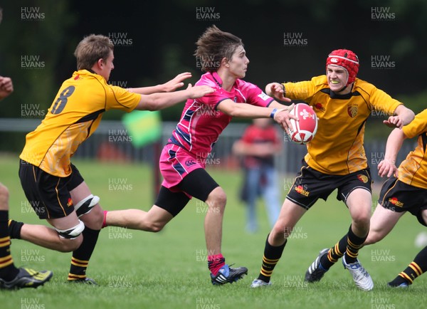 15.08.10 .. Blues North u16s v Gogledd Cymru u16s, Regional Age Grade Championship -  Blues Shaun Clarke breaks between Gogledd Cymru's Emyr Gwynedd and Toby Twigg  