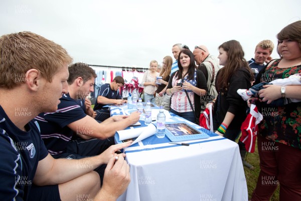 090812 - Cardiff Blues players meet fans at the Eisteddfod in the Vale of Glamorgan