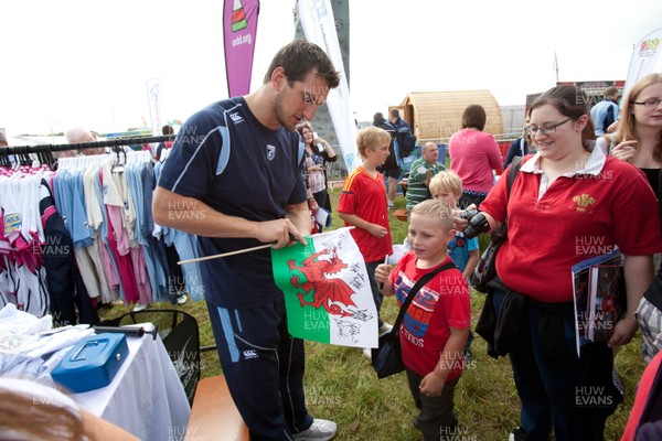 090812 - Cardiff Blues players meet fans at the Eisteddfod in the Vale of Glamorgan