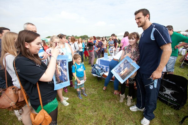 090812 - Cardiff Blues players meet fans at the Eisteddfod in the Vale of Glamorgan