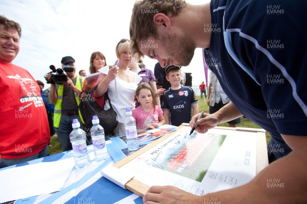 090812 - Cardiff Blues players meet fans at the Eisteddfod in the Vale of Glamorgan